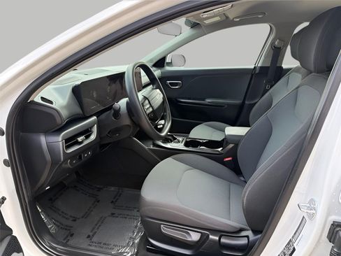 Used 2025 Kia K4 FWD image 41