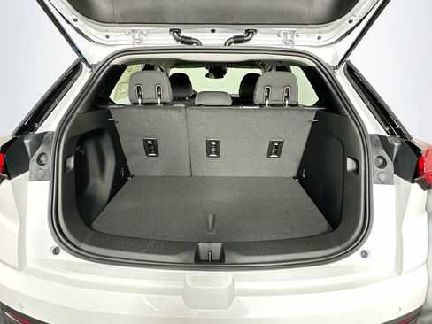 New 2027 Chevrolet Bolt LT w/ Comfort Package FWD image 26