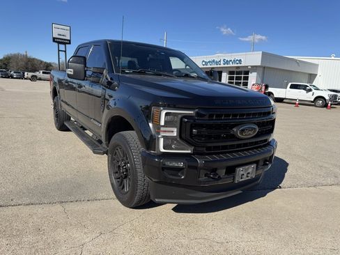 Used 2022 Ford F250 Lariat w/ Black Appearance Package image 2