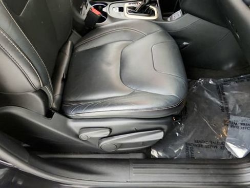 Used 2015 Jeep Cherokee Limited w/ Trailer Tow Group FWD image 36
