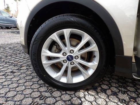 Used 2017 Ford Escape SE image 26