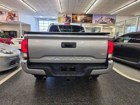 Used 2017 Toyota Tacoma SR5 RWD image 6