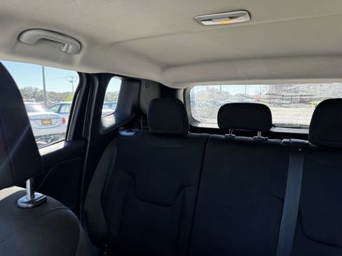 Used 2023 Jeep Renegade Altitude image 29