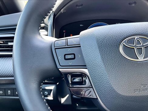 Used 2025 Toyota Camry SE w/ Convenience Package FWD image 23