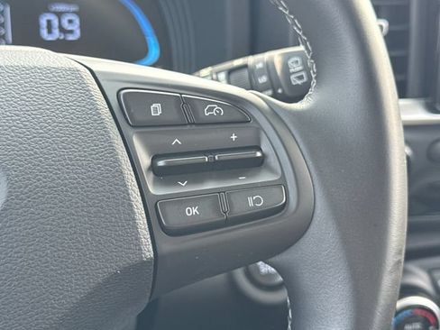 Used 2025 Hyundai Venue SEL FWD image 25