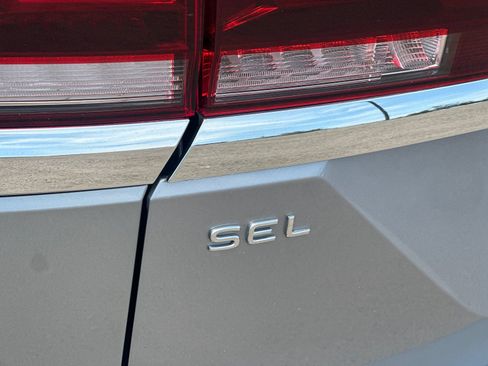 Used 2024 Volkswagen Atlas SEL Premium R-Line AWD/4WD image 29