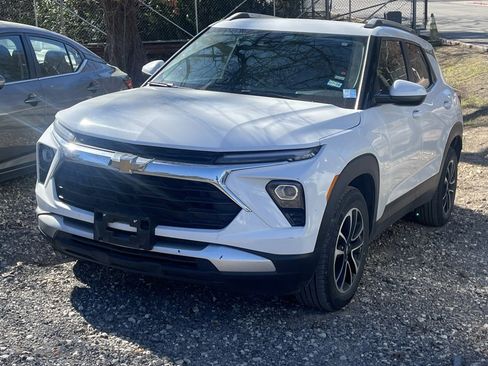 Used 2025 Chevrolet TrailBlazer LT image 1