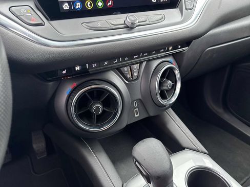 Used 2025 Chevrolet Blazer LT image 18