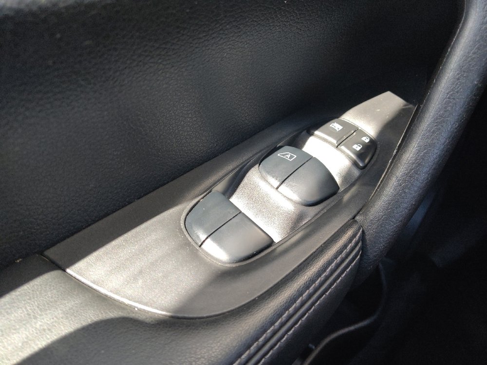 Used 2019 Nissan Rogue SV FWD image 27