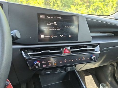 Used 2025 Kia Niro LX FWD image 18