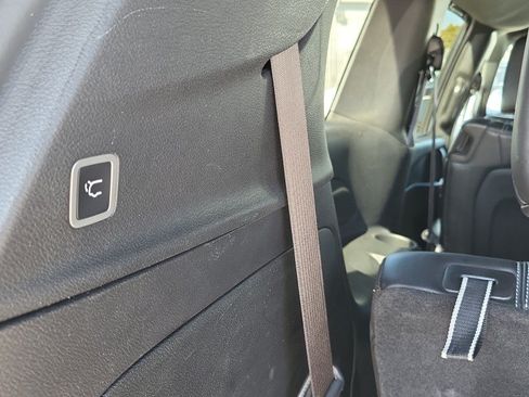 Used 2025 Chrysler Pacifica Select FWD image 11