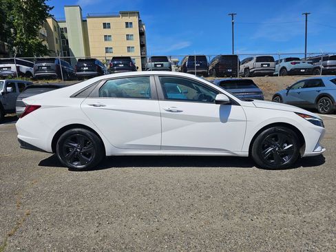 Used 2023 Hyundai Elantra SEL w/ Cargo Package FWD image 9