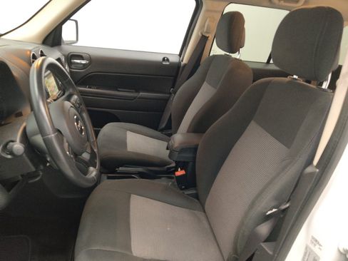 Used 2016 Jeep Patriot Latitude AWD/4WD image 17
