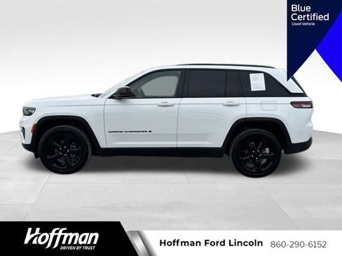 Used 2023 Jeep Grand Cherokee Altitude image 7