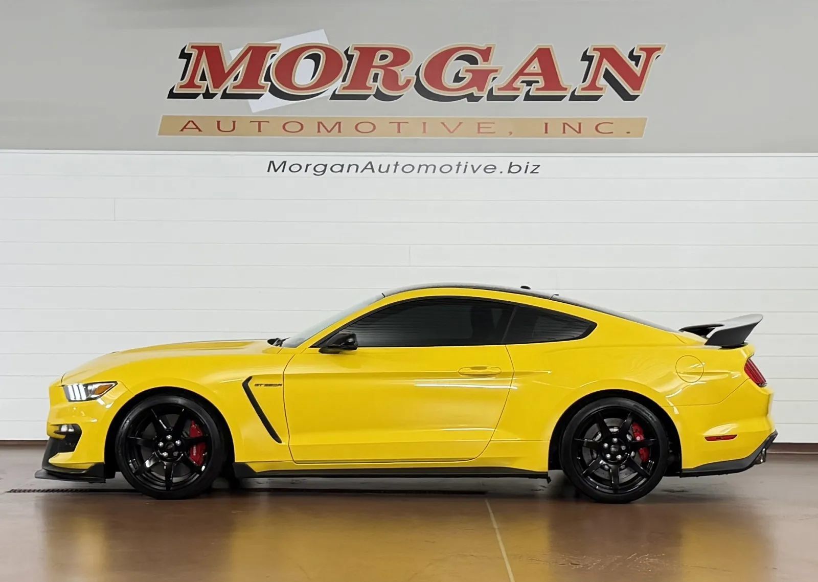 Used 2017 Ford Mustang Shelby GT350R w/ GT350R Equipment Group 920A RWD image 6