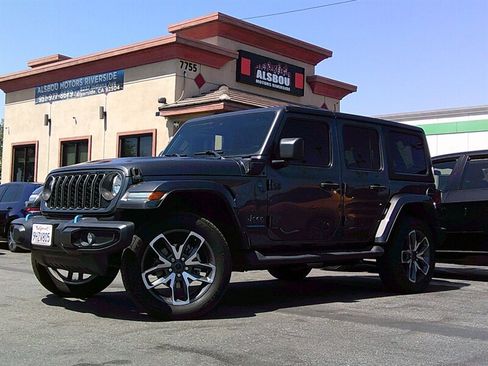 Used 2024 Jeep Wrangler Unlimited AWD/4WD image 1