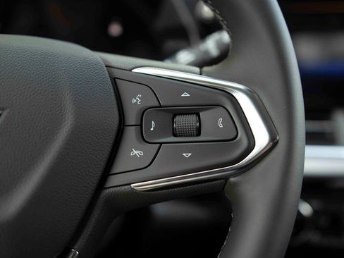 New 2025 Chevrolet Trax LT w/ Driver Confidence Package FWD image 15