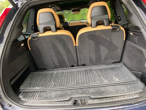 Used 2017 Volvo XC90 T6 Momentum w/ Momentum Plus Package AWD/4WD image 25