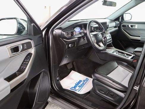 Used 2023 Ford Explorer XLT w/ Equipment Group 202A image 3