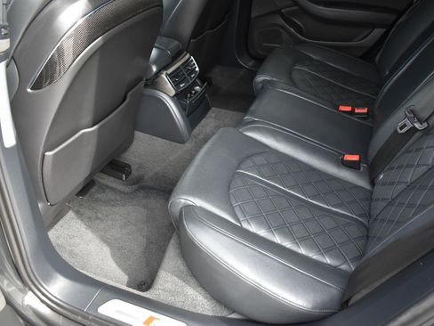 Used 2015 Audi S8 image 27