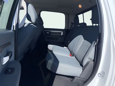 Used 2019 RAM 1500 Classic SLT AWD/4WD image 19