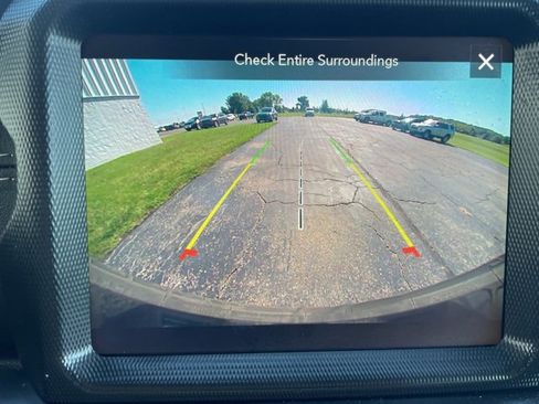 Used 2022 Jeep Wrangler Unlimited Sahara w/ Cold Weather Group image 26