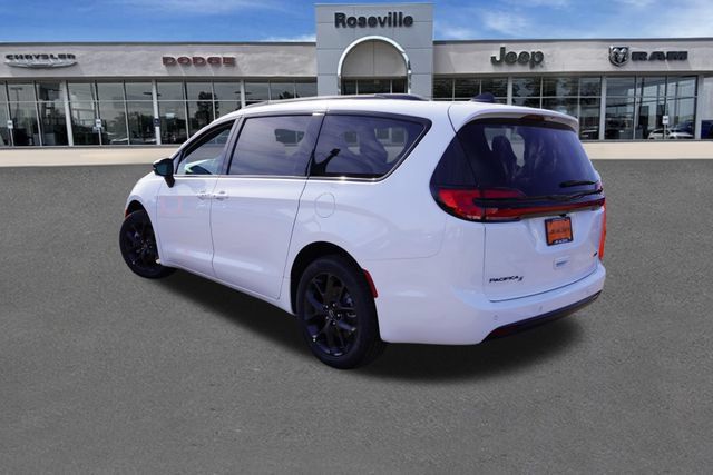 New 2026 Chrysler Pacifica Select w/ S Appearance Package AWD/4WD image 6