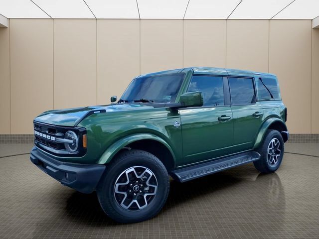 Used 2025 Ford Bronco Outer Banks AWD/4WD image 2