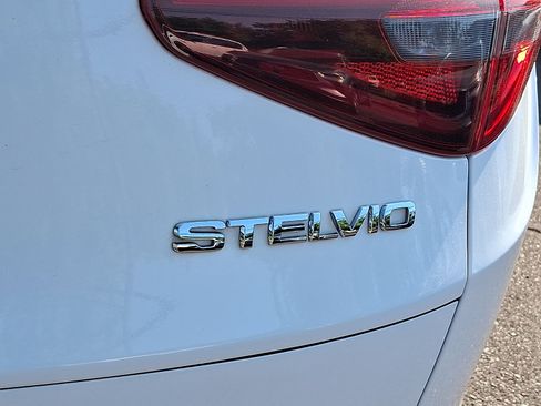 Used 2023 Alfa Romeo Stelvio Veloce AWD/4WD image 33