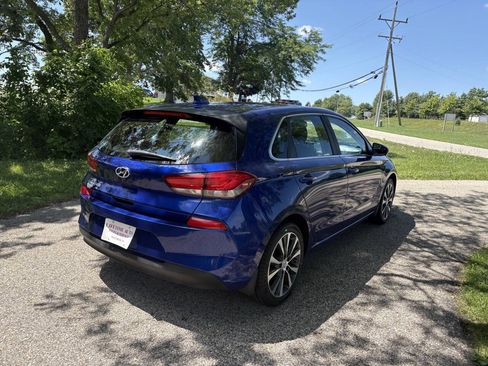Used 2019 Hyundai Elantra GT FWD image 5