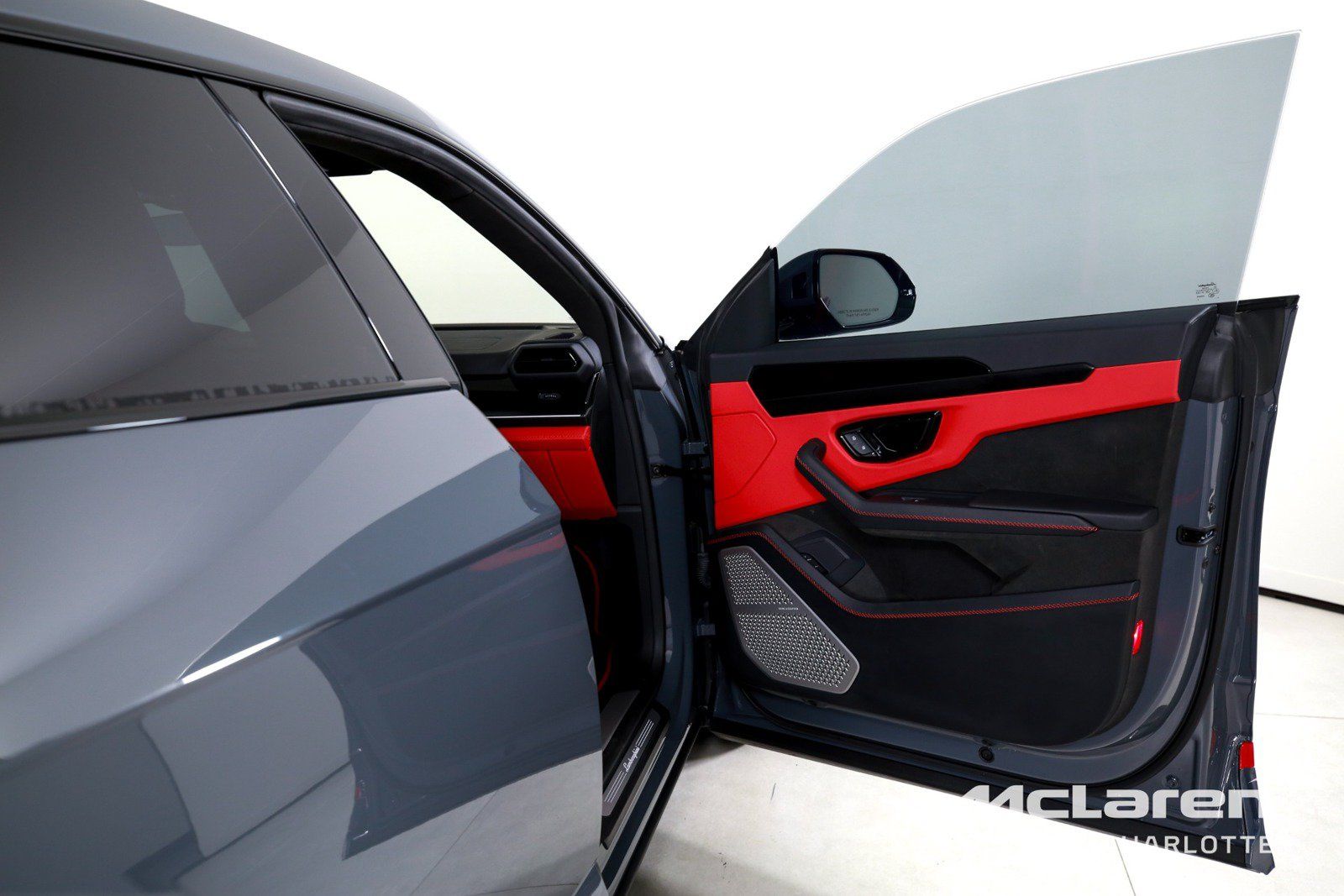Used 2025 Lamborghini Urus S AWD/4WD image 26