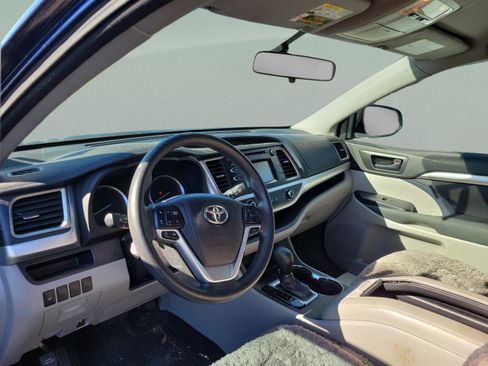Used 2016 Toyota Highlander LE image 29