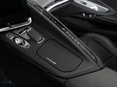 Used 2021 Chevrolet Corvette Stingray Convertible w/ Battery Protection Package image 35