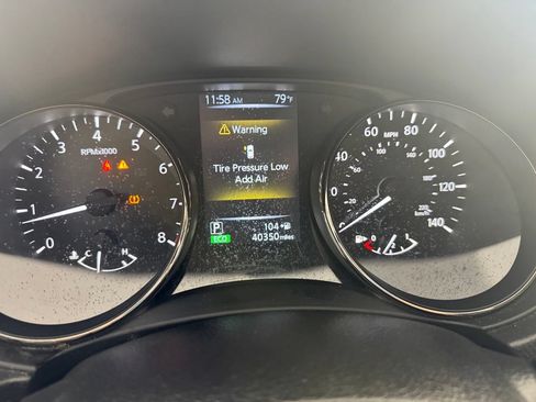 Used 2017 Nissan Rogue SL FWD image 4