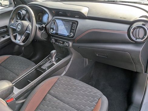 Used 2021 Nissan Kicks SR image 24