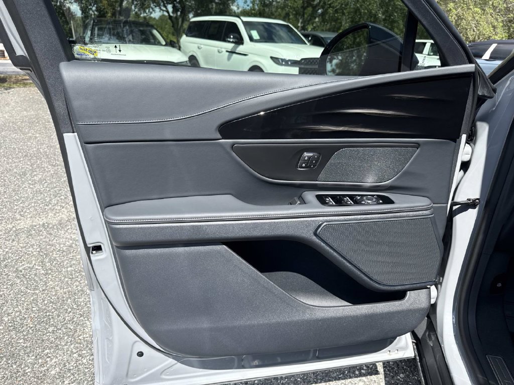 New 2026 Lincoln Nautilus Premier AWD/4WD image 18