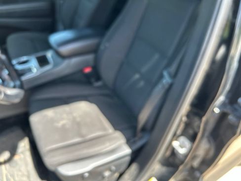 Used 2021 Jeep Grand Cherokee Laredo w/ Security & Convenience Group AWD/4WD image 9
