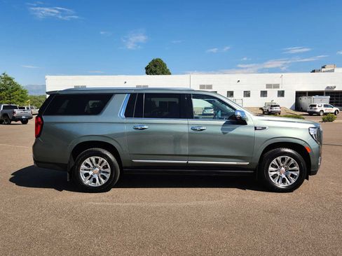 Used 2024 GMC Yukon XL Denali AWD/4WD image 2