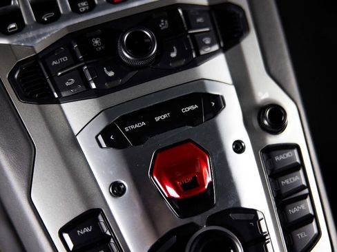 Used 2013 Lamborghini Aventador LP 700-4 image 31