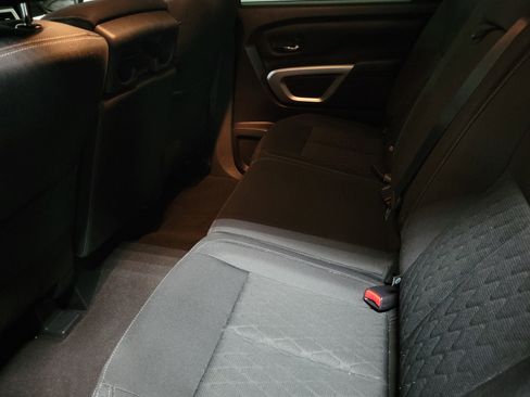 Used 2019 Nissan Titan SV AWD/4WD image 11