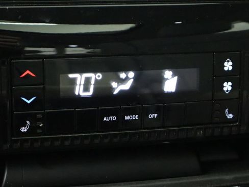 Used 2022 Jeep Wagoneer Series III w/ Premium Group I image 29