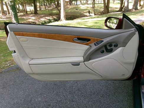 Used 2007 Mercedes-Benz SL 550 w/ Premium Pkg I image 14