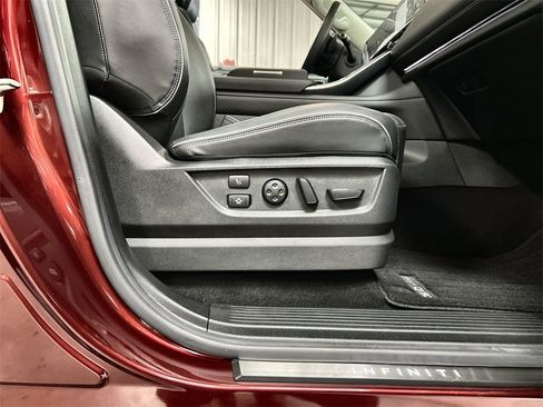 Used 2025 INFINITI QX80 Sensory image 32