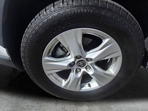 Used 2021 Toyota RAV4 XLE w/ Convenience Package image 8