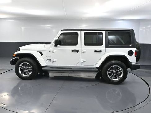 Used 2019 Jeep Wrangler Unlimited Sahara AWD/4WD image 9