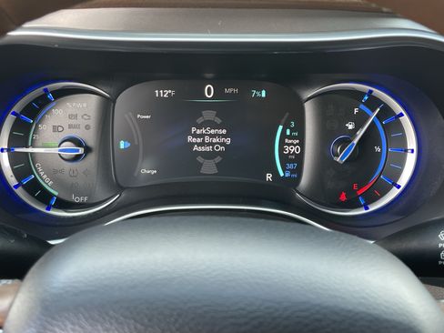 Used 2020 Chrysler Pacifica Limited w/ Advanced Safetytec Group FWD image 29