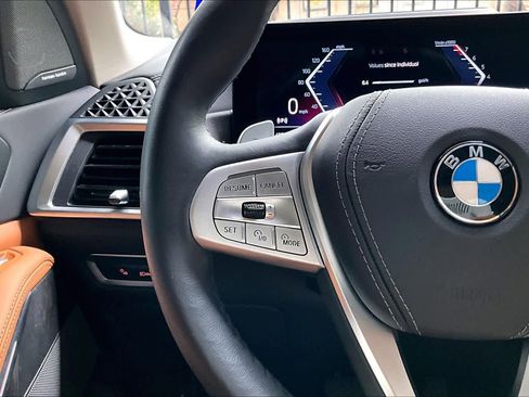 Used 2025 BMW X7 xDrive40i AWD/4WD image 23