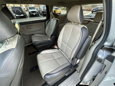 Used 2017 Kia Sedona LX w/ LX Essentials Premium Package image 23