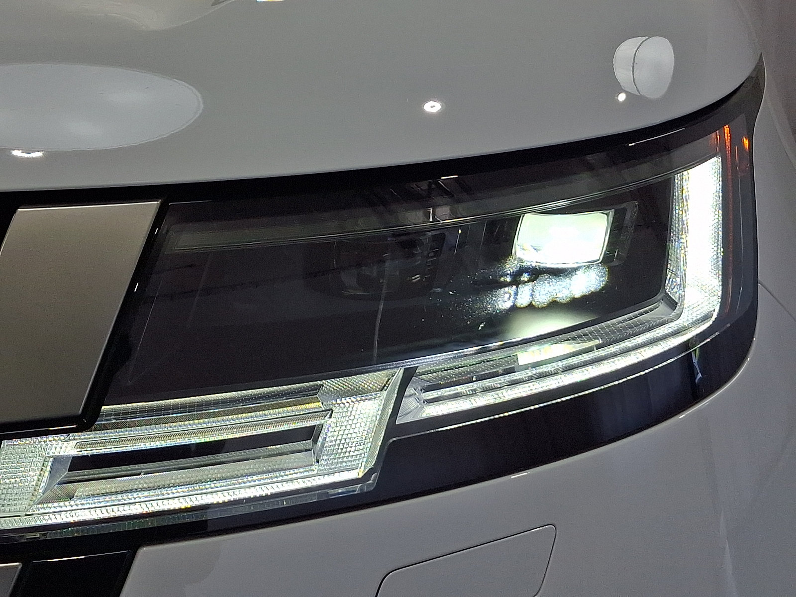 Certified 2025 Land Rover Range Rover SE AWD/4WD image 9
