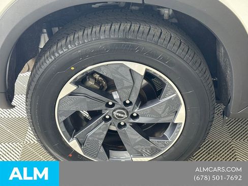 Used 2025 Nissan Rogue SV image 21